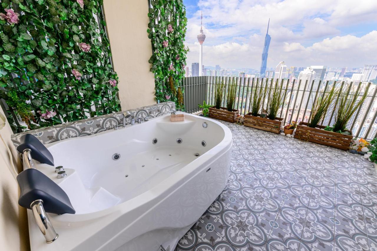 Penthouse Sky Jacuzzi At Klcc Pangsapuri Kuala Lumpur